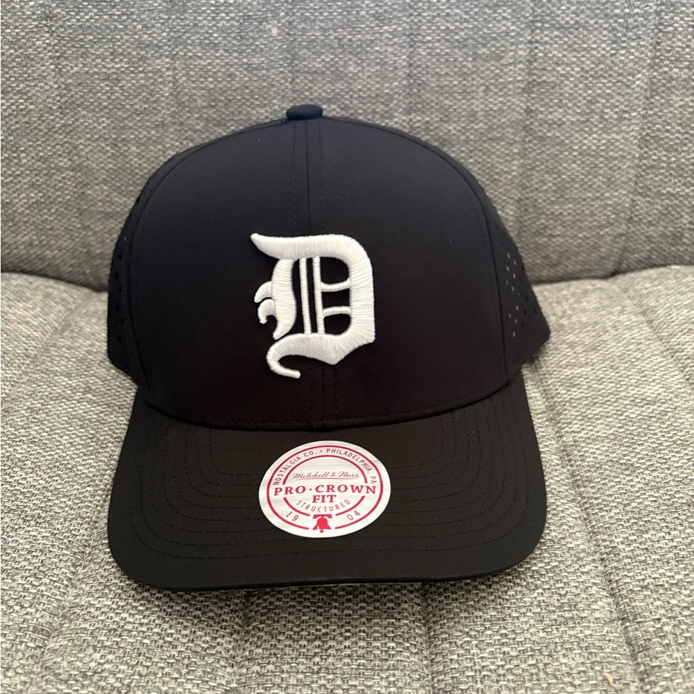 Brand New Detroit Tigers MLB snapback hat by Mitchell & Ness